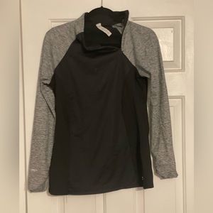 Under Armour Fitted Athletic Top Size M Cold Gear